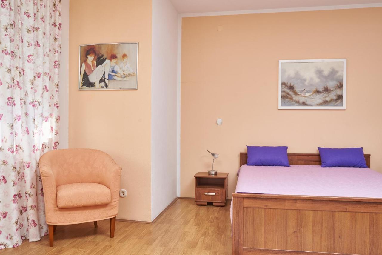 Apartments Lovric With Sea View Kaštela Exterior foto